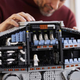 Imagen para el artículo titulado Este masivo AT-AT imperial hecho en Lego tiene todo listo para asaltar tu cuenta corriente